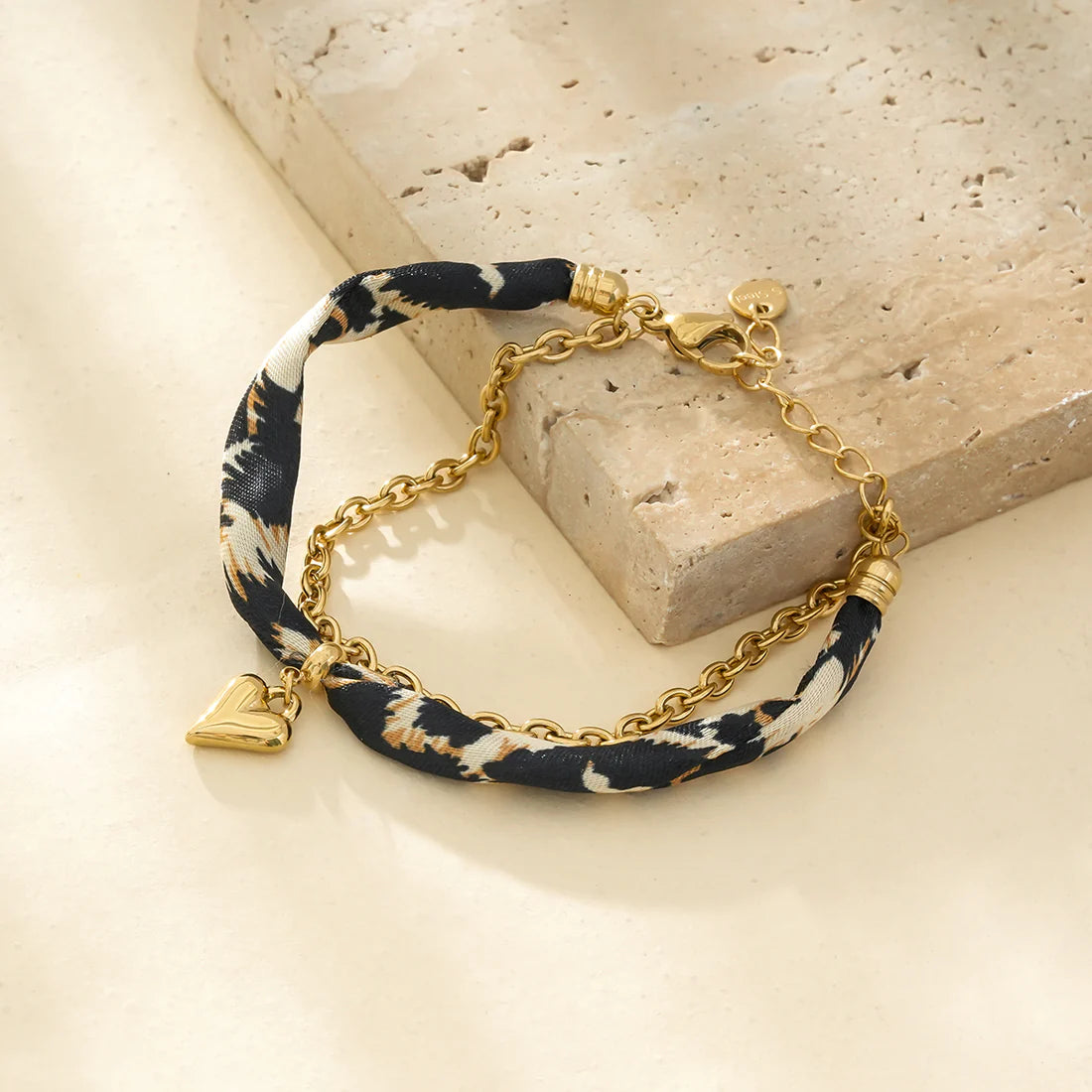 Bracelet Tissu Léopard et Chaîne Dorée Avec Pendentif Coeur - 42 roses